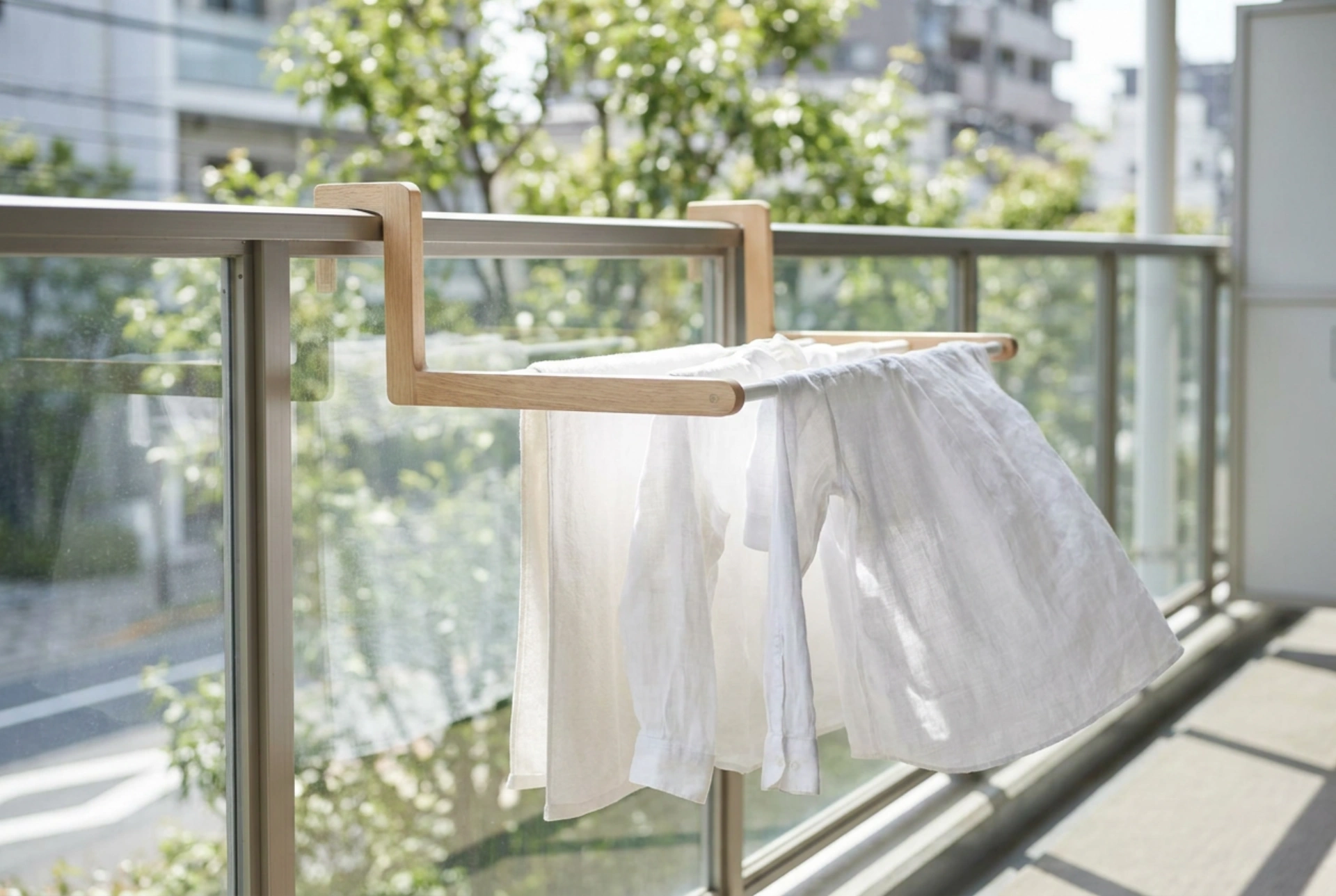 Balkon Korkuluğunda Güvenli Çamaşır Kurutma Yöntemleri